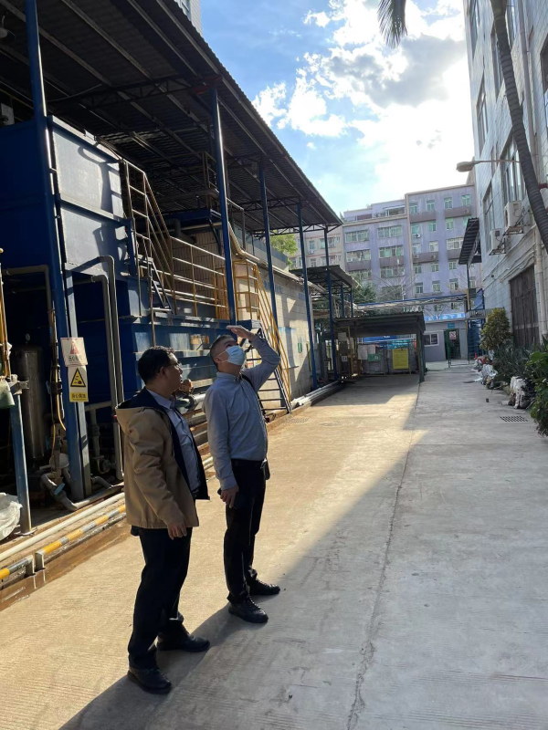 党旗在防疫一线高高飘扬   ——kok科技app下载安装物业党员干部亮身份、防疫当先锋